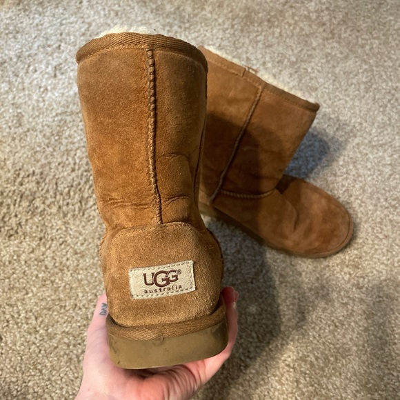 Chestnut Brown Original UGGs - Picture 1 of 5